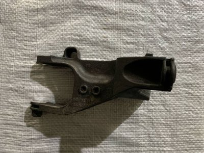 Кронштейн двигуна передній VW T5 2003+ 7H0199343 Фольксваген Т5