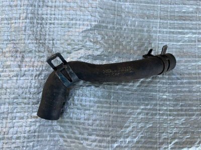 Патрубок радіатора T4 1990-2004 2.4D / 2.5TDI 074121096D  VAG Фольксваген Т4