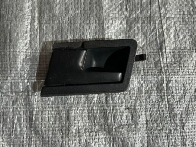 Ручка внутрішня чорна передньої лівої дверки VW T4 701837019A VAG Фольксваген Т4