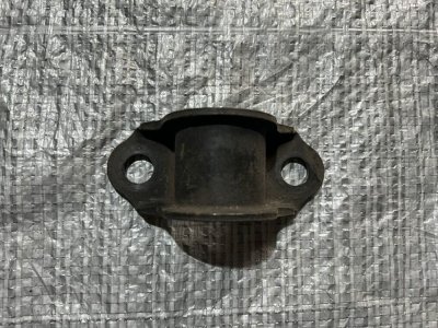 Кронштейн, скоба кріплення переднього стабілізатору VW T5 7H0411063A VAG Фольксваген Т5