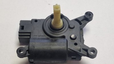 Привід, моторчик заслонки пічки кроковий двигун пічки BEHR 0132801375, 3093844, V3269002, 90.25845, 30.93844 2006+ 906 Мерседес Спрінтер, Фольксваген Крафтер-1