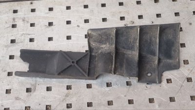 Дефлектор радіатора правий 8200414165 Рено Трафік, Опель Віваро, Ніссан Прімастар