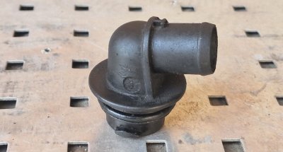Патрубок, коліно, втулка корпусу мастильного фільтру 1.6 DCI 2014+ 152612359R Рено Трафік 3, Опель Віваро, Фіат Таленто