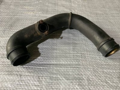 Патрубок інтеркулеру від радіатора до колектора 2.5 VW T4 7D0145958D VAG Фольксваген Т4