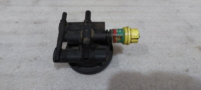 Кронштейн, корпус паливного фільтру 2.0 2000-2006 YC159155EF Форд Транзит
