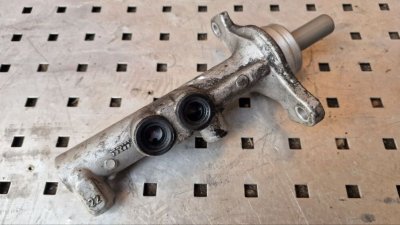 Головний тормозний, гальмівний циліндр 2 виходи 95521196 2014+ Рено Трафік 3, Опель Віваро, Фіат Таленто, Ніссан NV 300