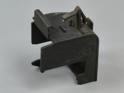Кронштейн для крепления разъема проводки 2003–2010 1K0971845AE VAG Volkswagen Touran