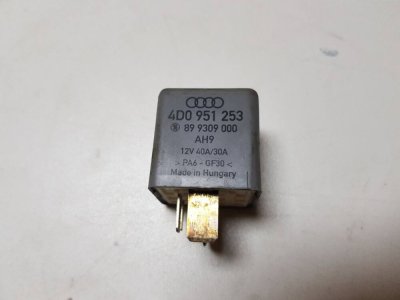Реле 372 паливного насосу VW 4D0951253 VAG Фольксваген