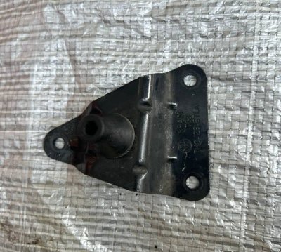 Кронштейн кріплення корпусу повітряного фільтру VW T5 7H0129671A VAG Фольксваген Т5
