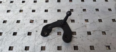 Кронштейн декоративної накладки двигуна 1.5DCI 1997-2007 8200576824 Рено Кенго 1
