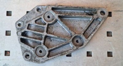 Кронштейн паливного фільтру 2.2 CDI 1996-2006 A6110981139 Мерседес Спрінтер 903