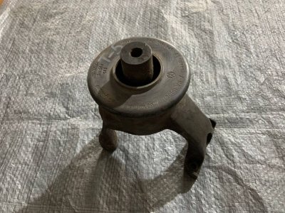 Подушка, опора двигуна задня 2.5 VW T5 7H0199849 VAG Фольксваген Т5-1