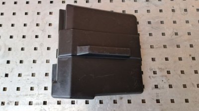 Кришка корпусу блоку запобіжників Дорестайл 2001-2006 8200046403 Рено Трафік, Опель Віваро, Ніссан Прімастар