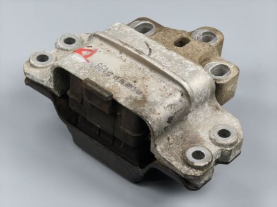 Подушка, опора двигуна ліва 2.0 TFSI BWA 2005-2009  1K0199555Q VAG Сеат Алтеа XL