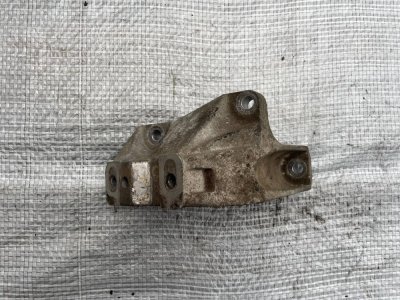 Кронштейн подушки КПП лівий 1996+ 1J0139117Q VAG Фольксваген Гольф 4