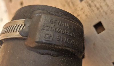 Патрубок від турбіни до радіатору 2.5 DCI резина -2007 8200208510 Рено Трафік, Опель Віваро, Ніссан Прімастар-1