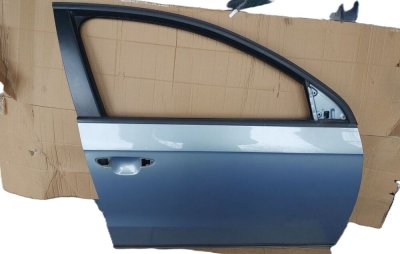 Двері передні праві(колір та стан уточнювати) 3AA831056 VAG Фольксваген Пассат B7