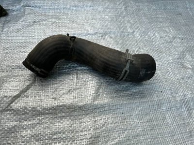 Патрубок інтеркулера правий 2.5 VW T4 701145828 VAG Фольксваген Т4