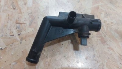 Патрубок, флянець пластиковий водяний системи охолодження 2.5 TDI, BJK 076121085A VAG Фольксваген Крафтер 2006+-1