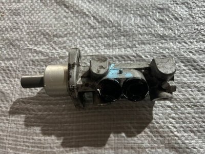 Головний гальмівний, тормозний циліндр, 2 виходи VW Т4 7M0611019 VAG Фольксваген Транспортер Т4