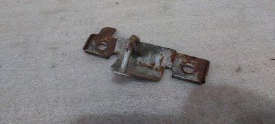 Замок, петля, скоба капоту 2.0 2000-2006 YC1516K689AC Форд Транзит