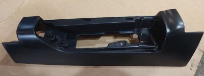 Кронштейн, пластик фонаря заднього лівий розпашні двері 2014+ 265A63380R, 265A64439R Рено Трафік 3, Опель Віваро, Фіат Таленто, Ніссан NV 300