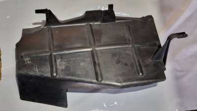 Захист генератора правий 2.0 8200422680, 93854604  Рено Трафік, Опель Віваро, Ніссан Прімастар
