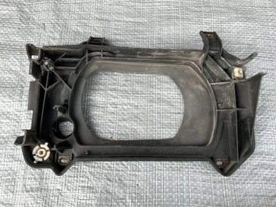 Кронштейн фари правий 13635200 VAG Фольксваген Т4
