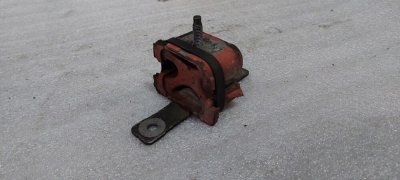 Кронштейн, подушка глушника, каталізатора 2.5, 2.0 2007+ 8200444317 Рено Трафік, Опель Віваро, Ніссан Прімастар