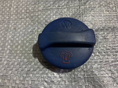 Кришка бачка розширювального для охолоджуючої рідини VW T4 1H0121321C VAG Фольксваген Т4
