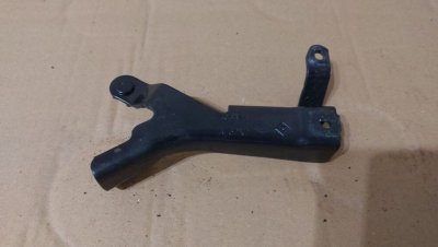 Кронштейн кріплення корпусу повітряного фільтра K9K 1.5DCI 406478 Рено Кенго