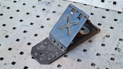 Противідкатний упор, підпор W203, W204,W209, W211, W216, W230 2000-2007 A2035830075 Мерседес