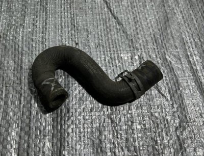 Патрубок системи охолодження 2.0 VW T5 7E0121085F VAG Фольксваген Т5