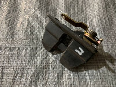 Замок, защолка верхній правої розпашної дверки VW T4 701827182, 701827162 VAG Фольксваген Т4