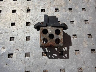Резистор, реостат вентилятора охлаждения 2.3DCI 2010+ 7700432632 Renault Master 3, Opel Movano, Nissan NV400-1