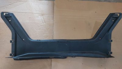 Пластикова накладка обшивка багажника A2036900525 Мерседес C-clas W203