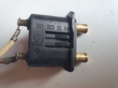 Кінцевик, датчик закривання дверей здвижних 9018200254 1996-2006 Фольксваген ЛТ, Мерседес Спрінтер 903-1