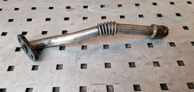 Трубка обратки, зливу масла, мастила, оливи з турбіни  2.5 DCI 2006+ 8200469697 Рено Трафік, Опель Віваро, Ніссан Прімастар