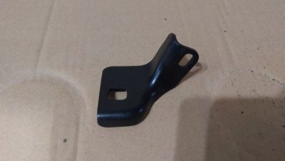 Кронштейн вакуумного насосу K9K 1.5DCI 318689 Рено Кенго