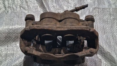 Суппорт передній гальмівний лівий  BREMBO 2003-2010 A0044202883  639 Мерседес Віто-1
