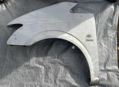 Крило переднє ліве з отвором під повторювач повороту рестайл (колір та стан уточнювати)  2010+ A6398800600  639 Мерседес Віто