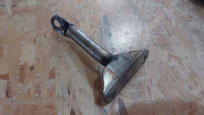 Кронштейн крілення каталізатора 2.5 2006+ 2E0253047G 906 Фольксваген Крафтер