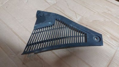 Сітка, решітка жабо права 2011+ 7L6819730F Фольксваген Таурег