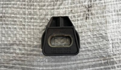 Кронштейн кріплення радіатора низ 1J0806157A, 1U0121367A VAG Фольксваген Гольф 4