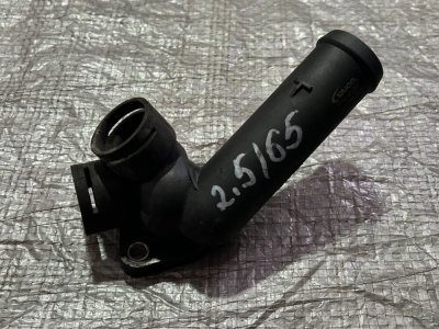 Флянець, тройнік системи охолодження VW T4 074121133D VAG Фольксваген Т4