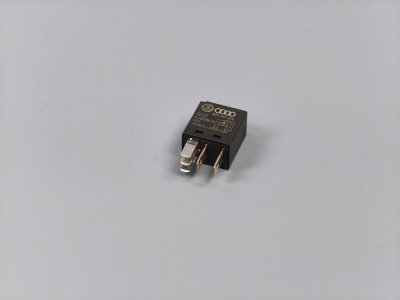 Реле стартера 8Z0951253 VAG Фольксваген