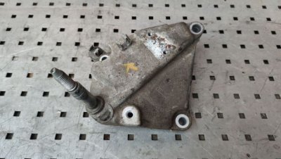 Кронштейн кріплення КПП, коробки передач K9K 1.5DCI 8200407084 Рено Кенго
