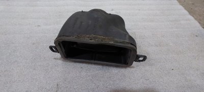 Забірник повітря лівий моторного відсіку 687796862R 2014+ Рено Трафік 3, Опель Віваро, Фіат Таленто, Ніссан NV 300