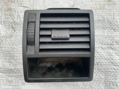 Дефлектор в панель правий VW T5 7H1819204C VAG Фольксваген Т5