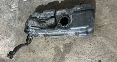 Бак паливний пластик 2014+ A4474705500, A4474705600 447 Мерседес Віто